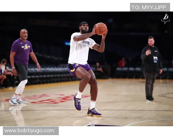 穆西亚拉首次恢复有球训练戴维斯即将回归合练状态